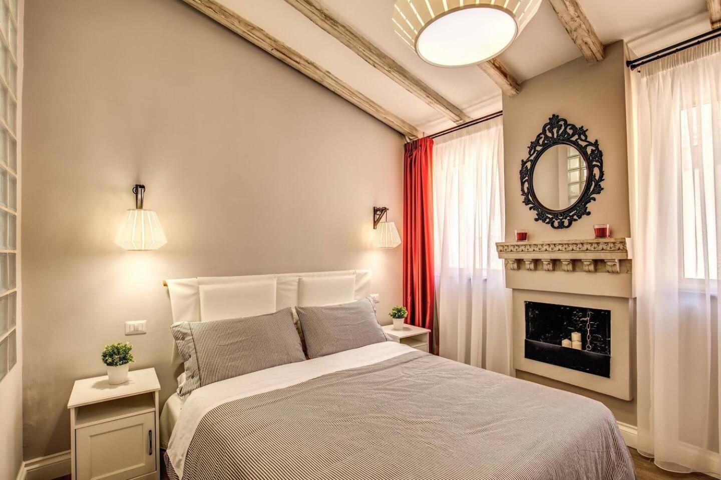 Lägenhet Attic With Terrace By Trevi Fountain