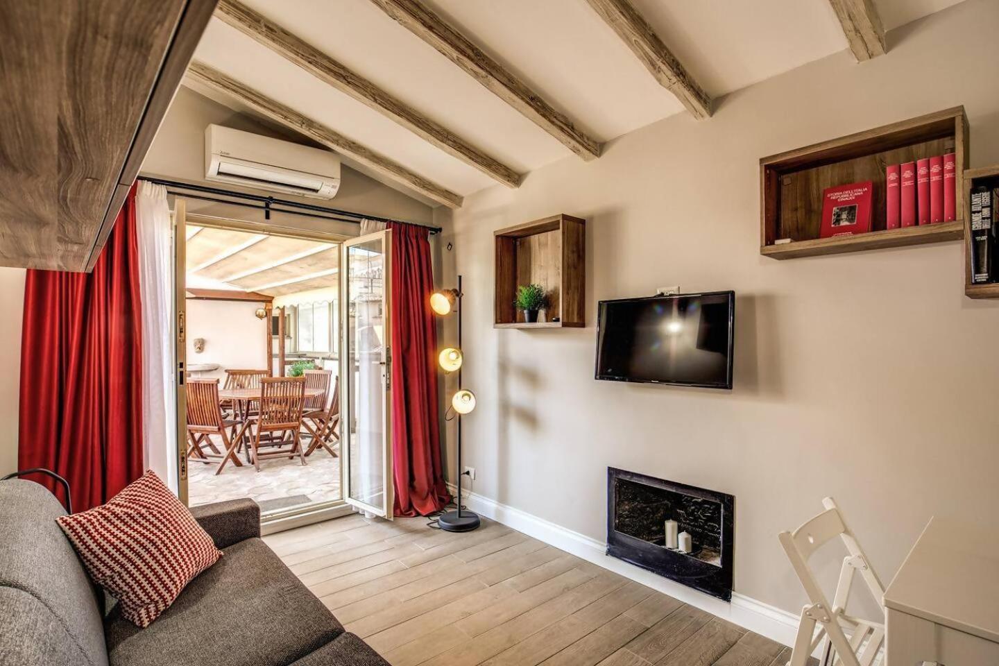 Attic With Terrace By Trevi Fountain * Rom