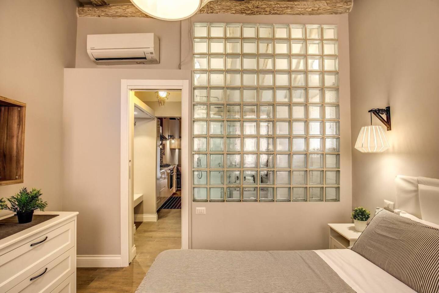 Attic With Terrace By Trevi Fountain Rom