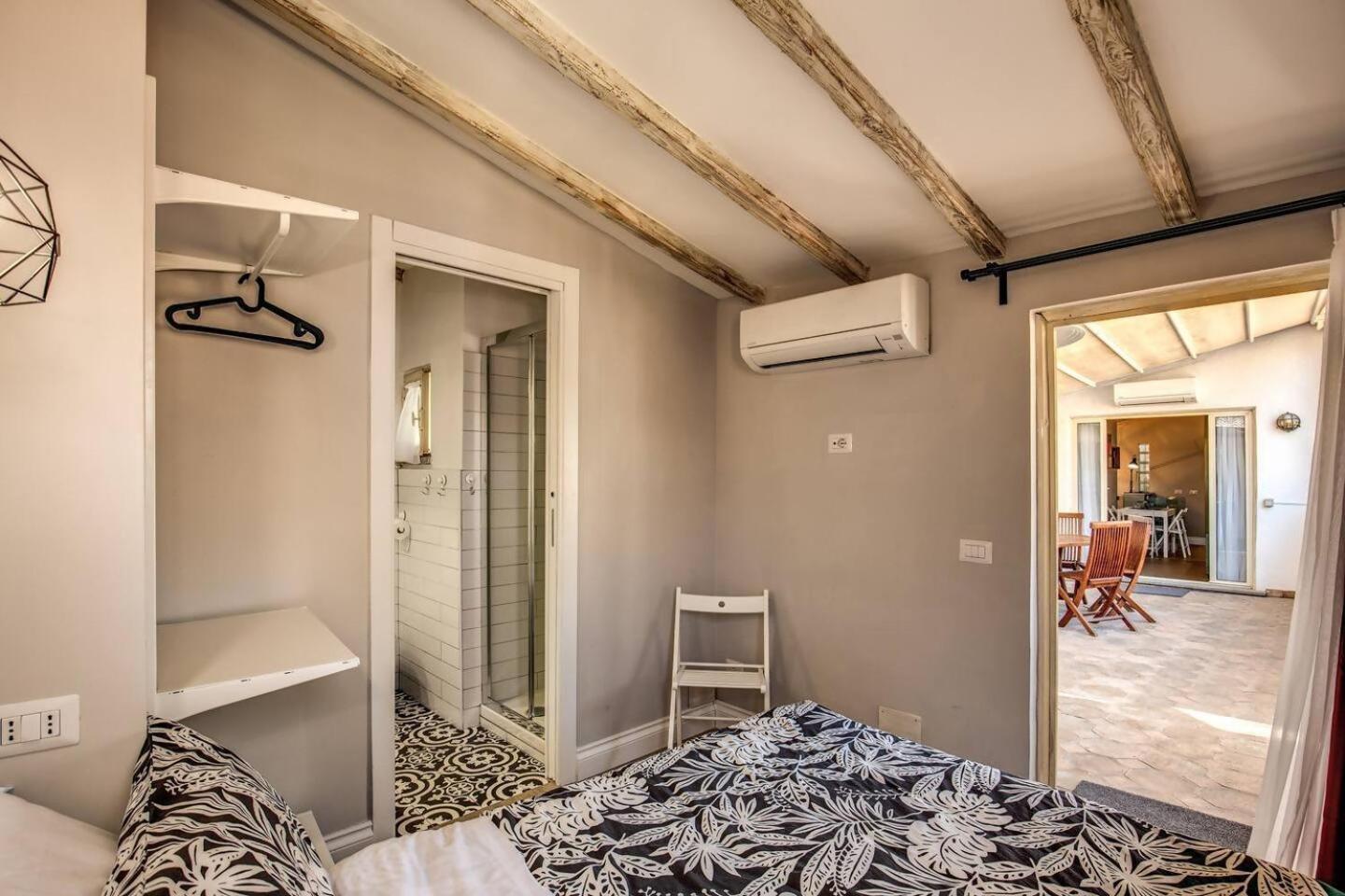 Attic With Terrace By Trevi Fountain Rom