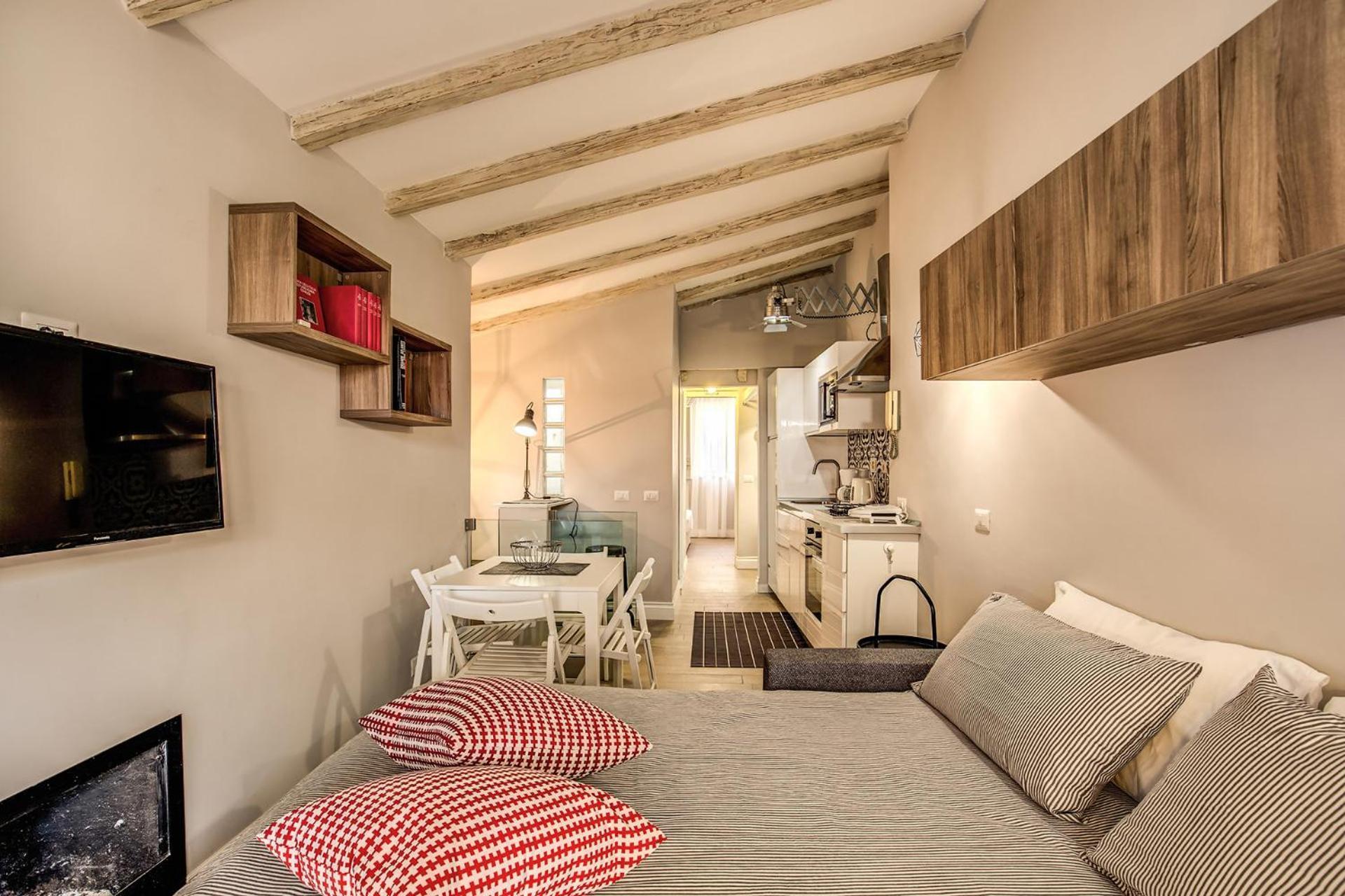 Attic With Terrace By Trevi Fountain Rom